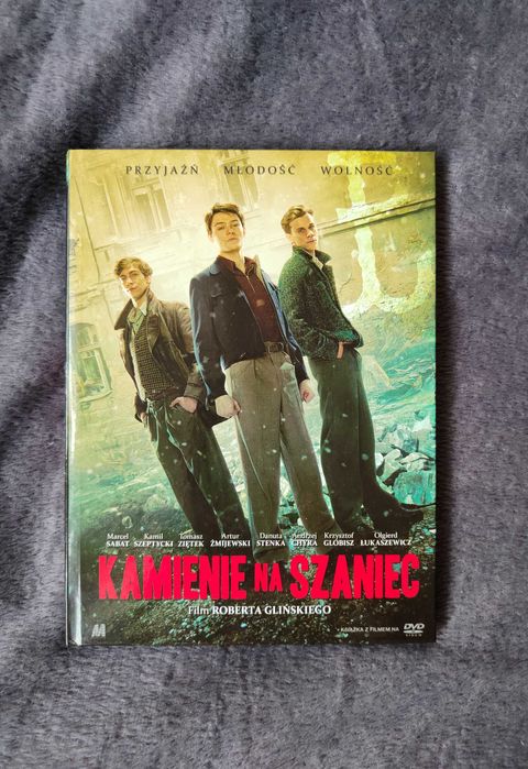 Kamienie na szaniec - film na DVD - z książeczką
