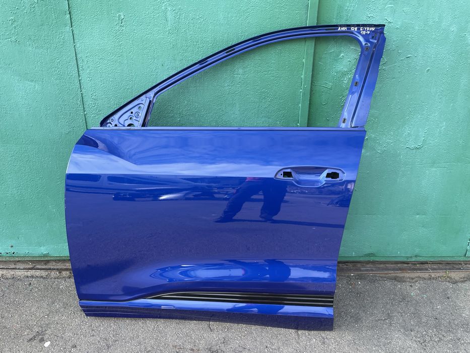 Двері ліві ауді audi є трон  e tron 4ke