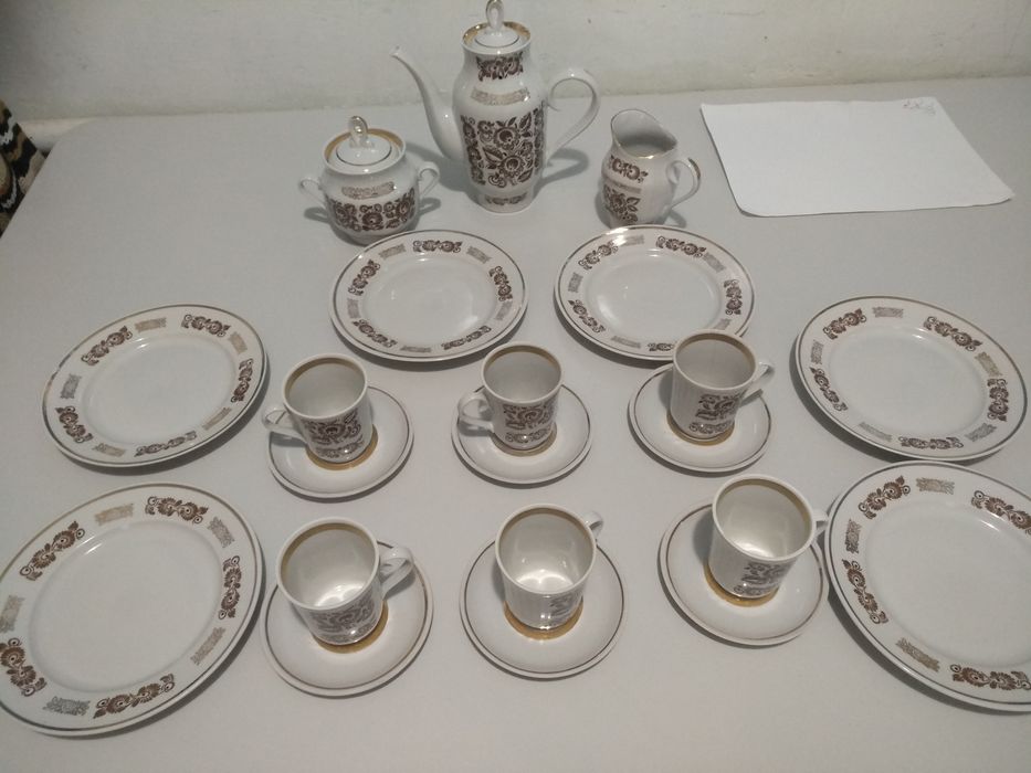 До вашої уваги кавовий сервіз .  Є нюанси.
