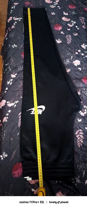 Witam sprzedam dres czarny z białym paskiem    . Polecam