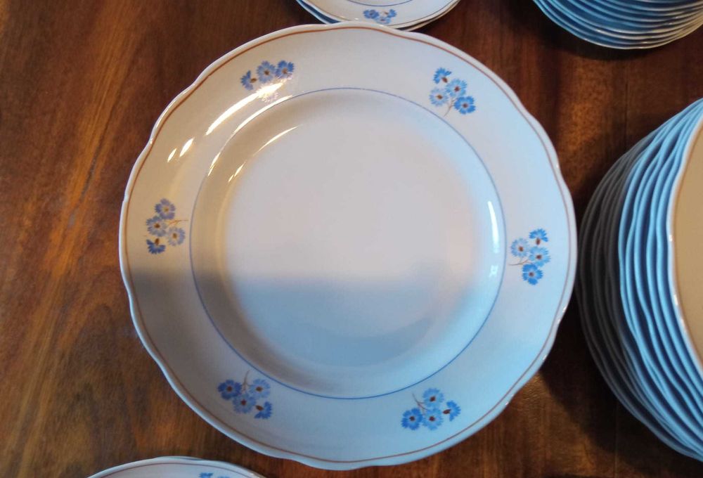 Servico de Mesa Vista Alegre - RARO - debruado a fio de OURO