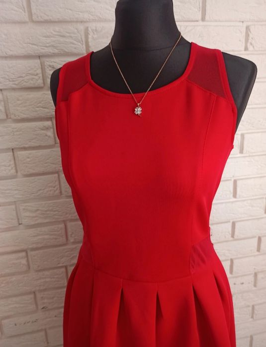 Sukienka czerwona Cropp M 38