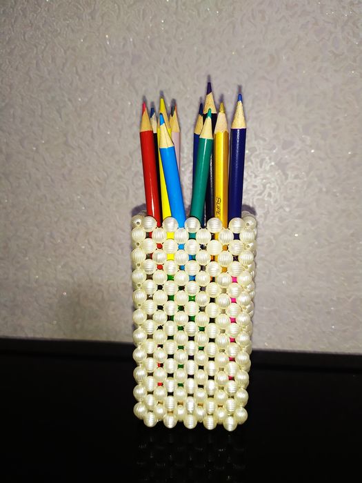 Підставка з намистин для канцелярського приладдя