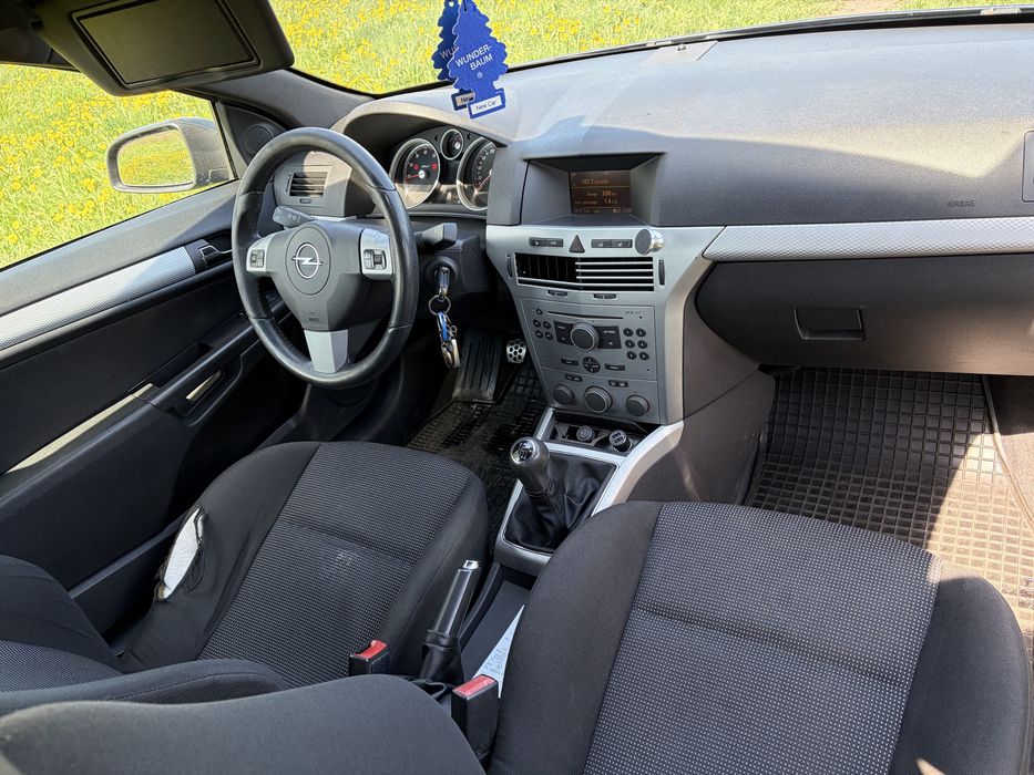Opel Astra GTC 2.0T