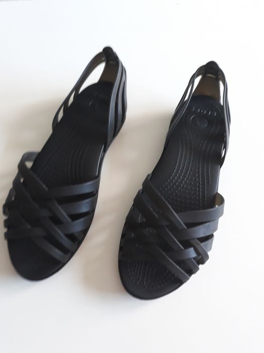 Crocs sandały Huarache Flat  W7