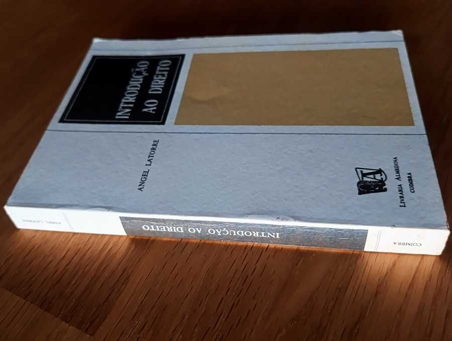 Introdução ao Direito - Angel Latorre