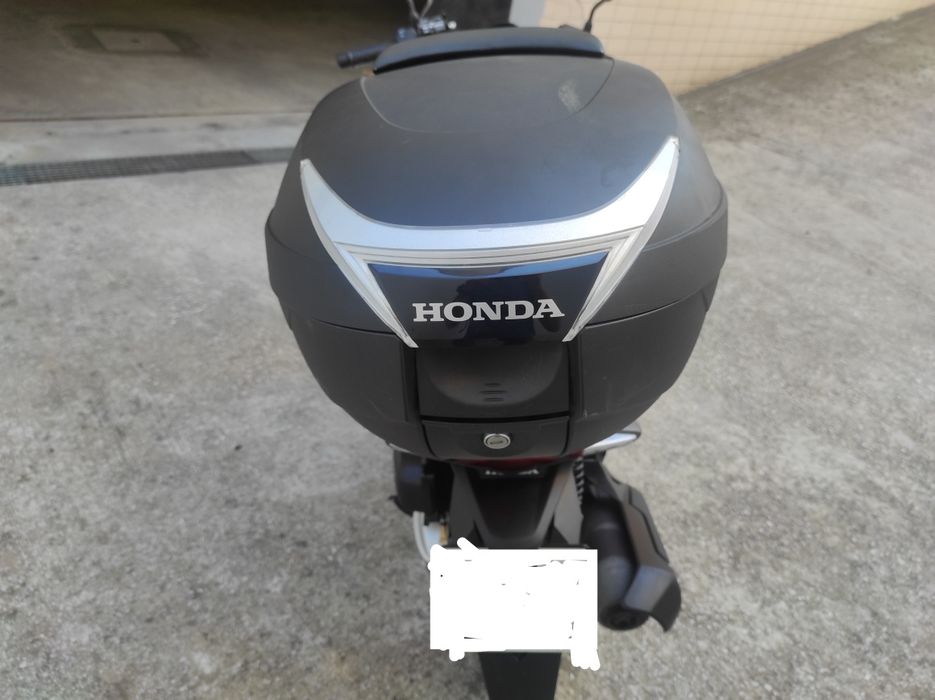 Honda PCX 125 (2017) – Impecável e com Poucos Quilómetros!