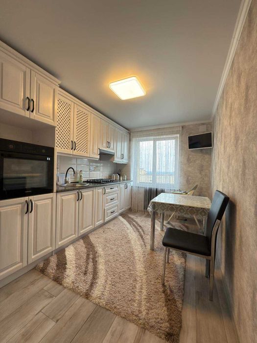 Продаж 2 кім. квартири 61 м2, вул. Стуса , м. Трускавець