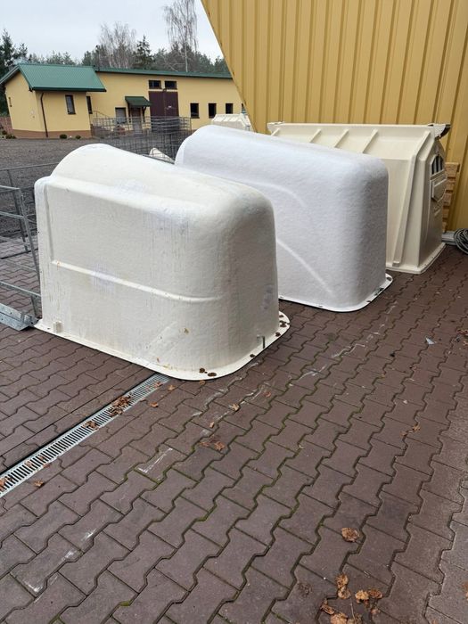 Budki dla cielat / iglo Dla Cielakow , wygrodzenia