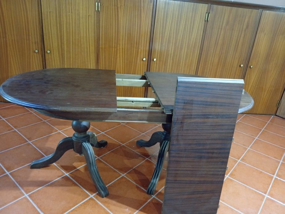 Mesa de sala extencivel mais 6 cadeiras