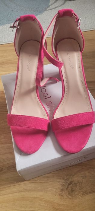 Rozowe szpilki nowe