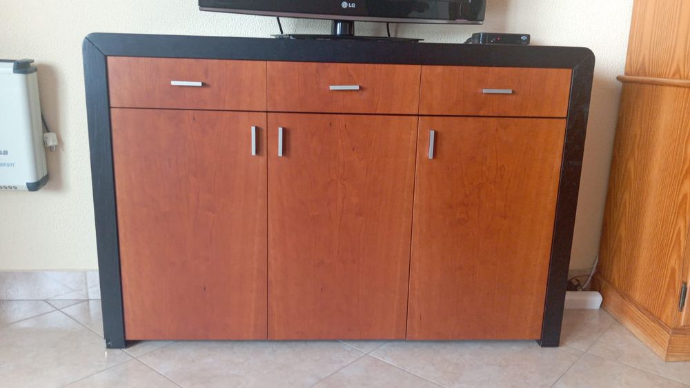 Aparador sala com três gavetas