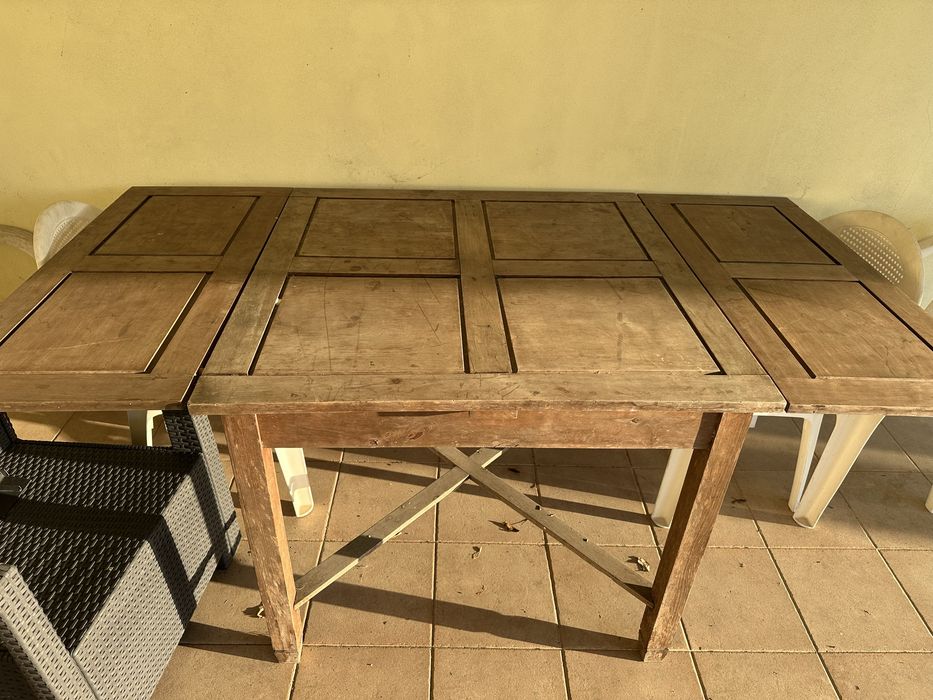 Mesa de madeira maciça