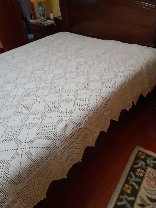 Handmade lace bedspread428623638541127681