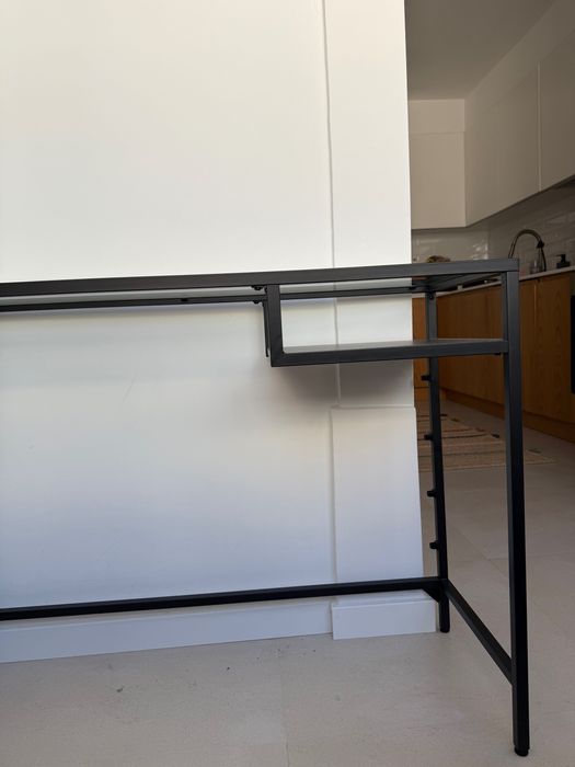 Secretária da IKEA, como nova