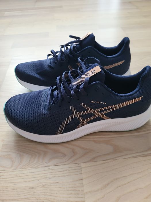Нові кросівки Asics