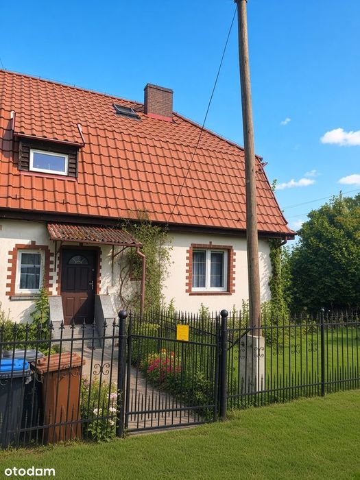 Dom bliźniak z garażem w spokojnej okolicy