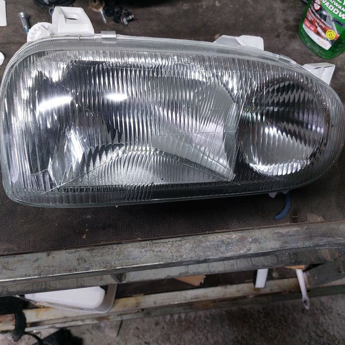 Lampa prawy przód golf 3 nowa