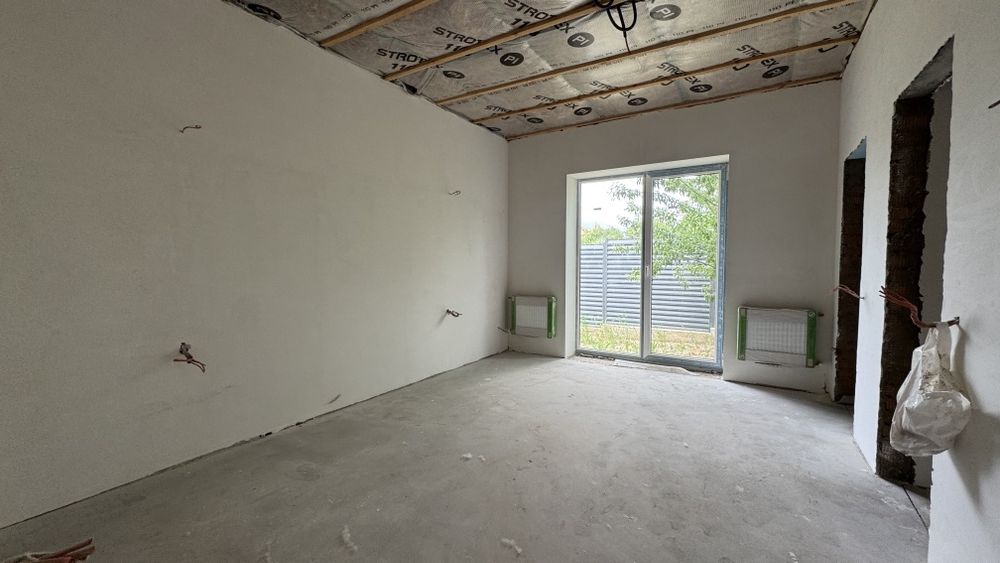 Одно поверховий чистовий будинок, підвал, гараж! Топова еколокація!