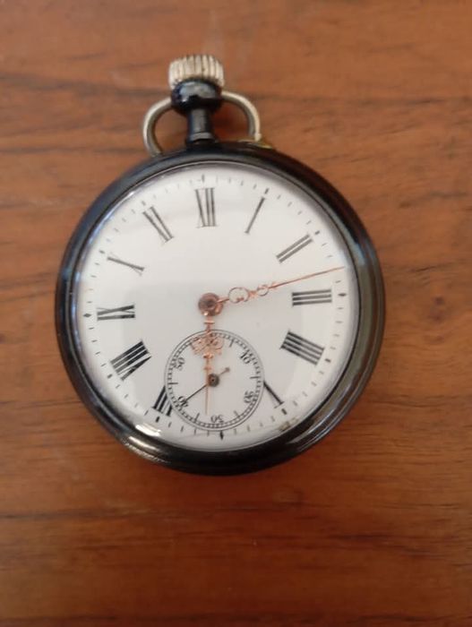 Vendo este relógio cá caixa em parta muito bom estado a