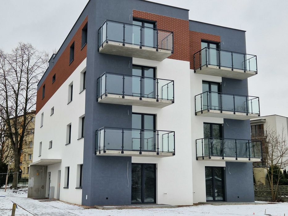 Sprzedam mieszkanie 49 m, stan deweloperski plus parking i komórka.