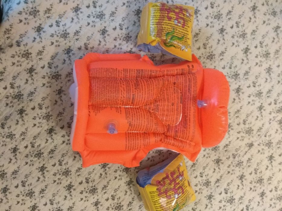 Надувной жилет с нарукавниками