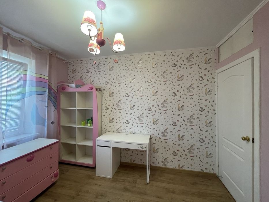 Сдам 3-комн квартиру Газ.Таирова Ак.Королева, 75.
В доме газ ! 
Три раздельные комнаты