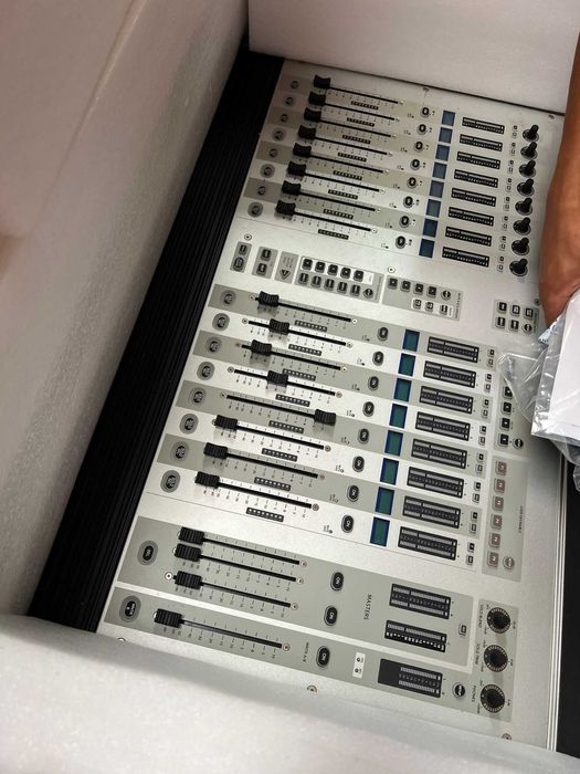 SOUNDCRAFT VI 1000 Mesa de Som Digital