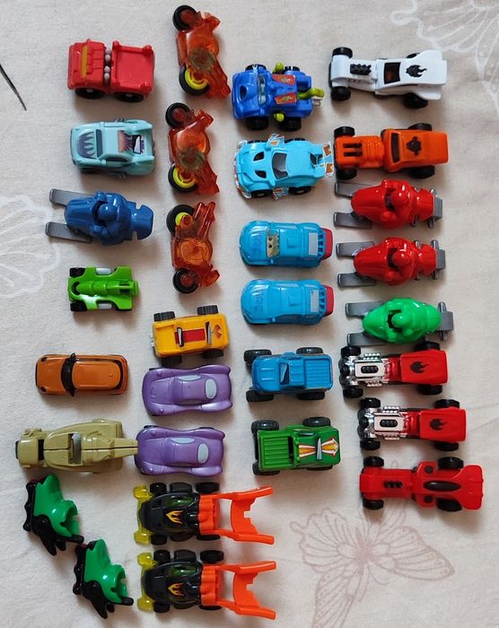 Іграшки з кіндера, тачки, машинки, машини