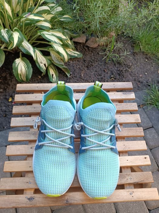 Легкі кросівки 30