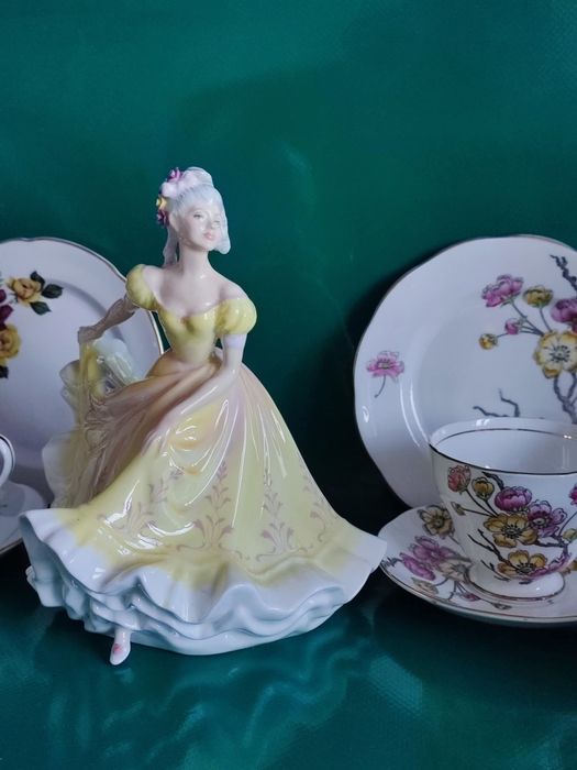 Angielska  Figurka porcelanowa "Ninette" Royal Doulton