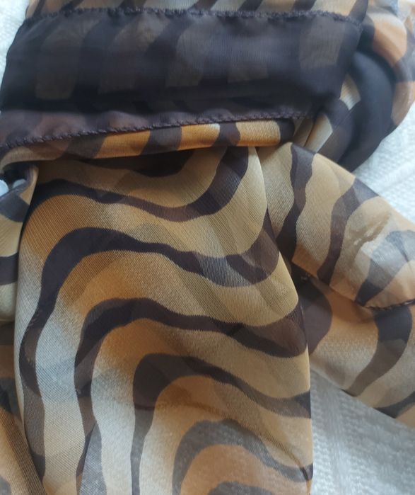 Wiosenny szal w zwierzęcy print