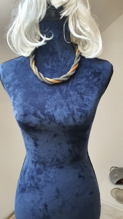 Piękny gruby pleciony naszyjnik