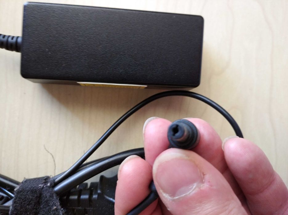 Carregador HIPRO modelo HP-0301R3