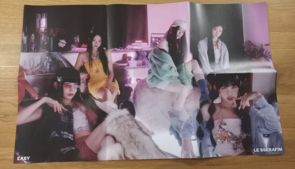Poster Le Sserafim - EASY
