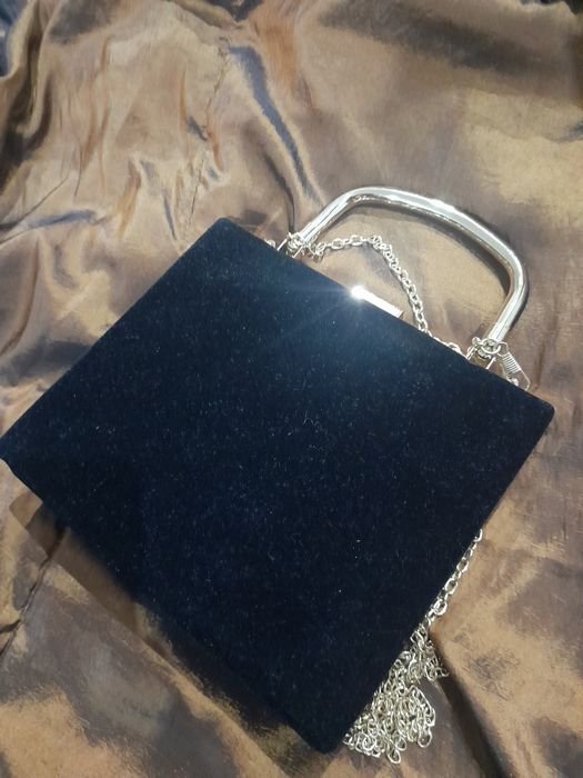 Mala em veludo preto