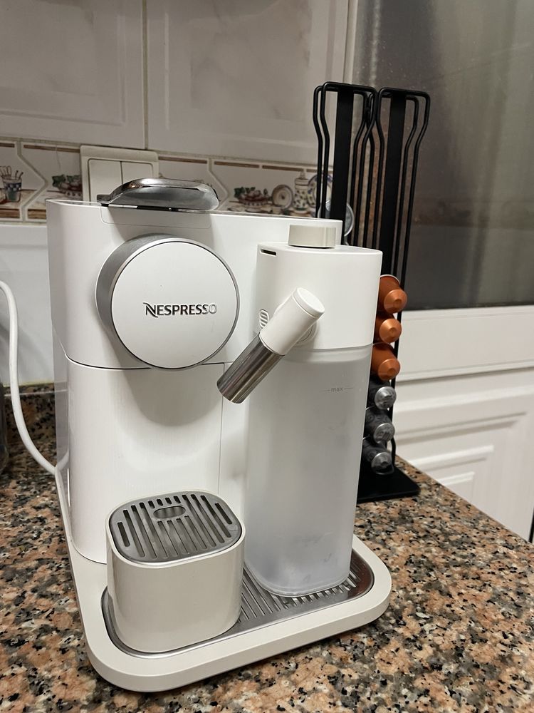 Dispensador cápsulas Nespresso Póvoa De Varzim, Beiriz E Argivai • OLX  Portugal