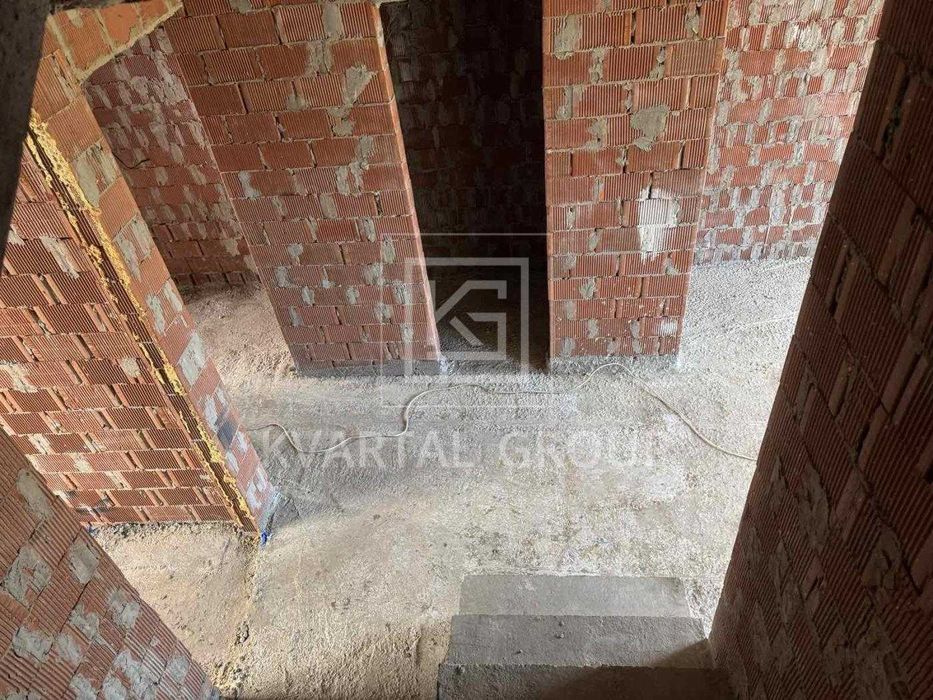 Продається дуплекс в Стоянці з готовими комунікаціями, ТОП локація!