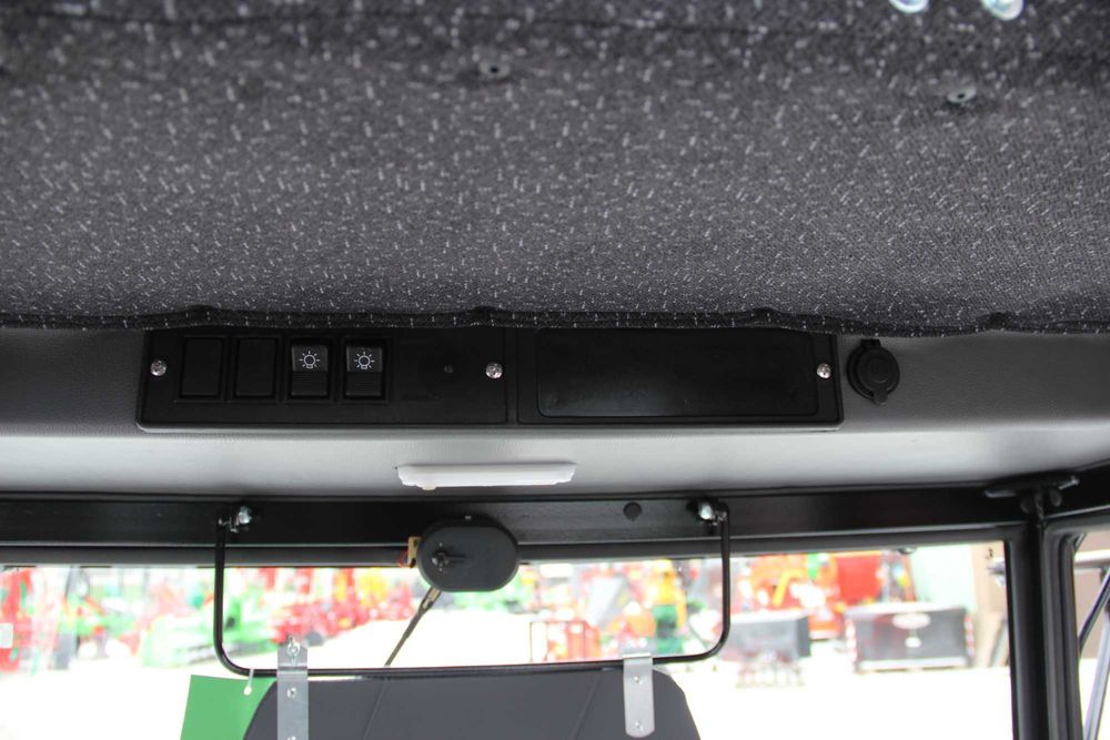 Kabina ursus C 330  C-330 z błotnikami Naglak wersja Elegant żółta