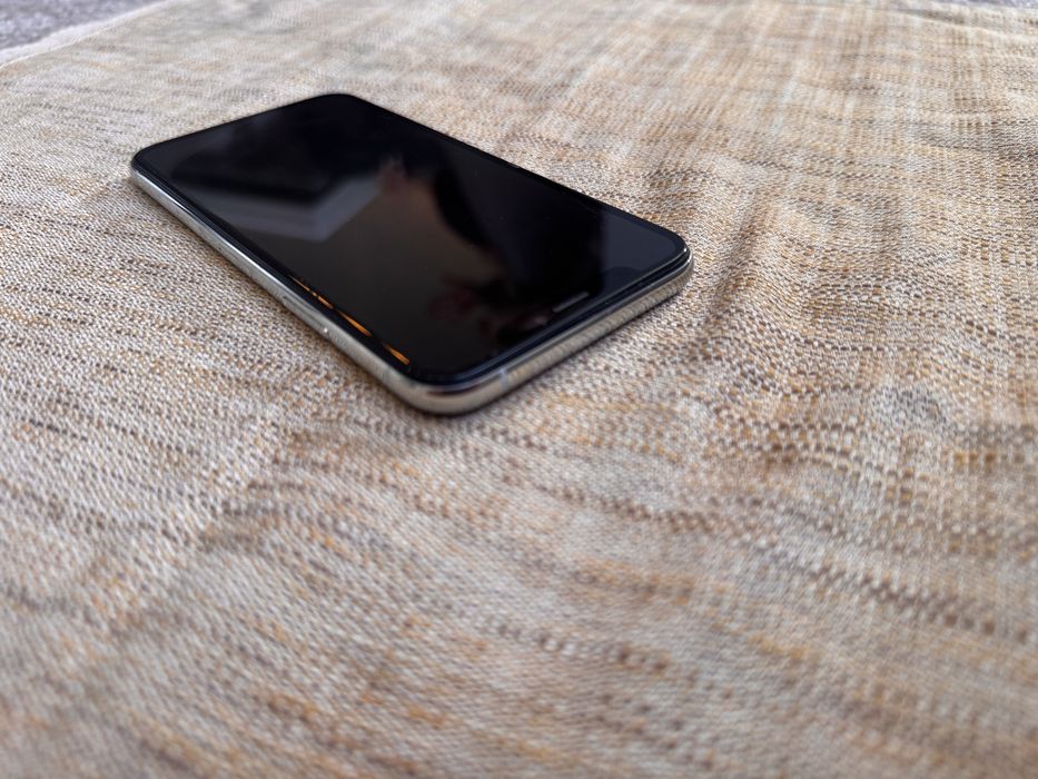 Продам Iphone XS