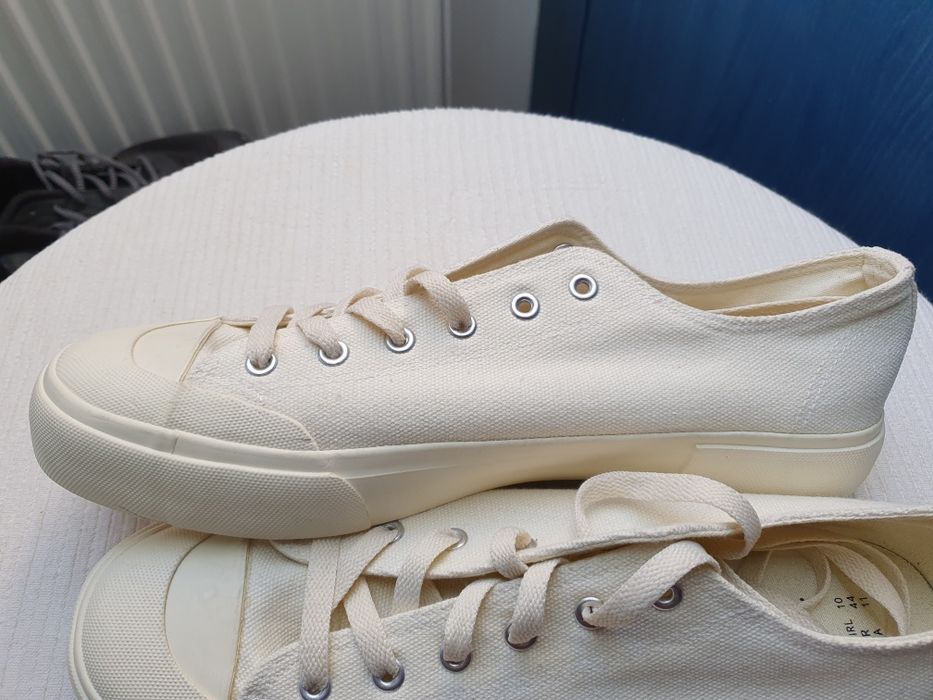The Stronghold SS 22 White Canvas trainers roz. 10/ 44