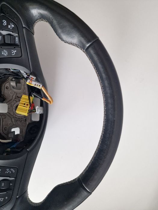 Opel Astra K, Corsa : kierownica grzana, skóra, multifukcja