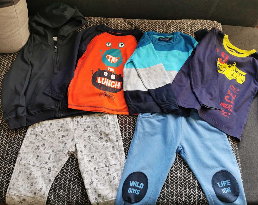 Paka ubranek dla chłopca rozm 110, spodnie dresowe, bluza, bluzeczki