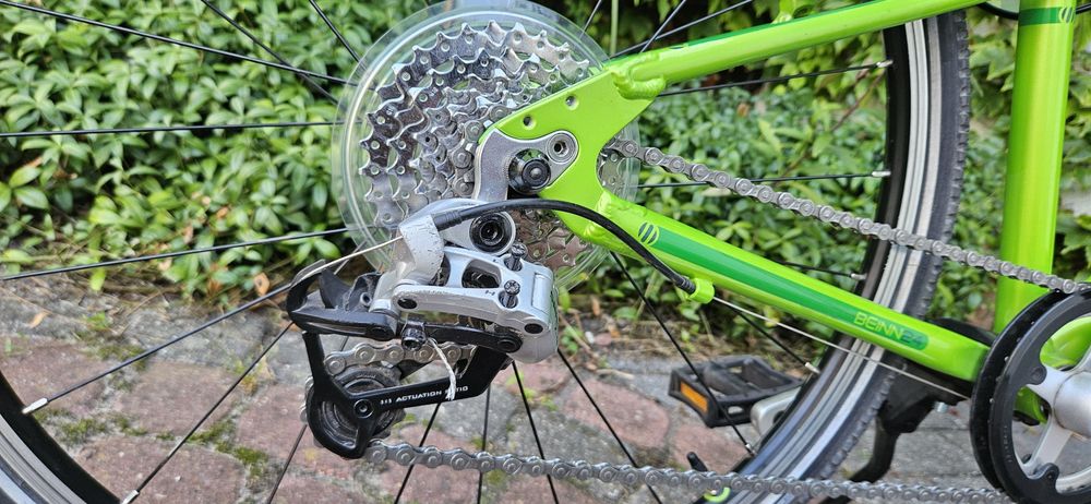 Rower Islabikes Beinn 24" 9 kg lepszy od Woom Specialized Cube