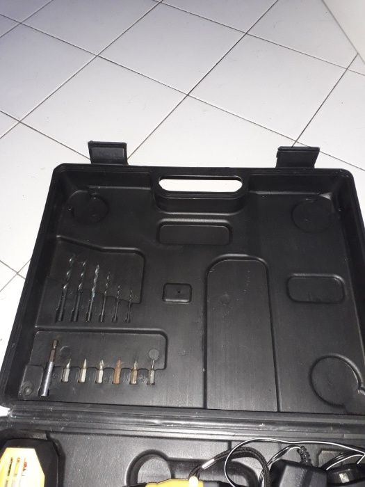 Aparafusadora com 3 baterias