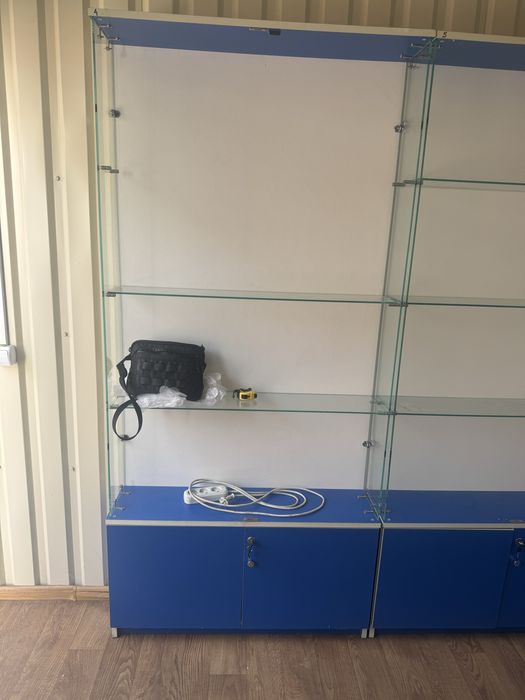 Стікляна вітрина Шкаф стілаж полки