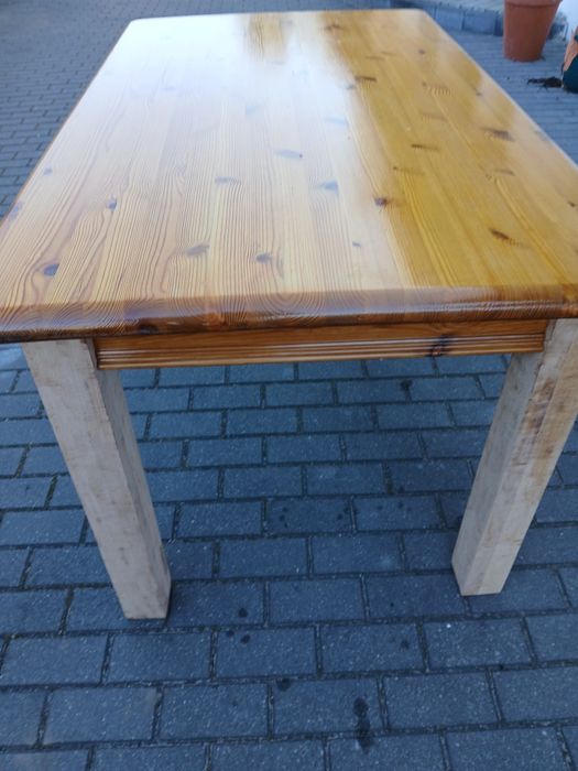 Sprzedam stol z drewna Debowego.