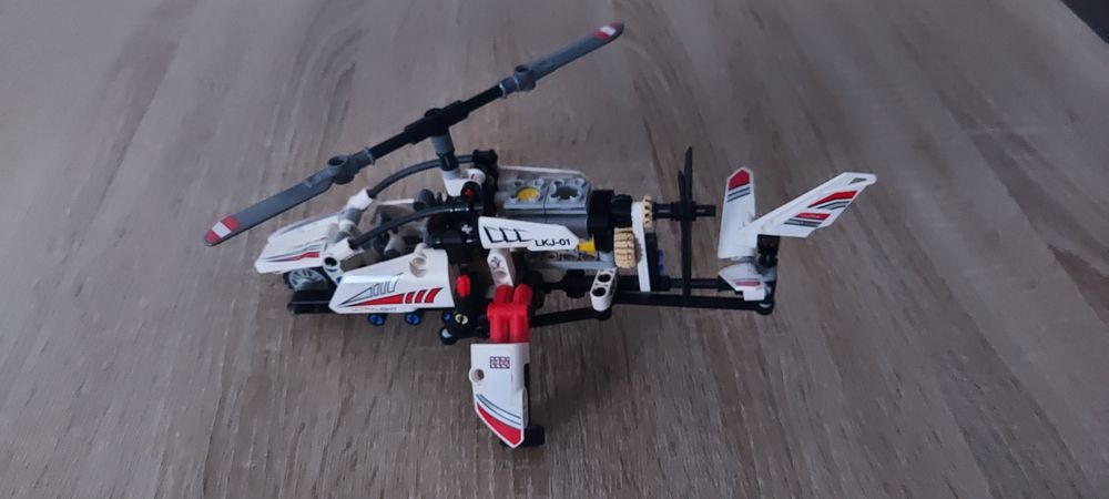 LEGO technic 42057