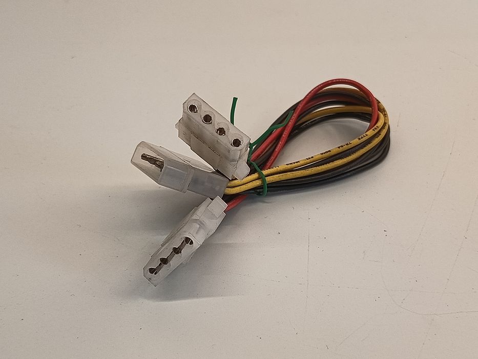 Rozgałęźnik Molex 1 x Molex -> 2 x Molex \ brakuje złącz Molex?