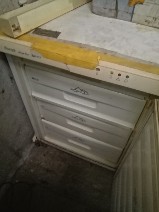 Продам морозильную камеру Snaige на запчасти или под ремонт.